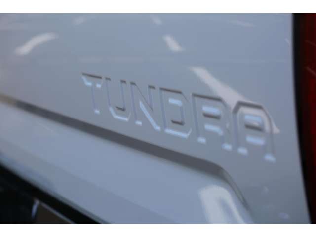 トヨタ　タンドラ　クルーマックスＳＲ５入庫しました！カスタム多数の１台です！オーバーフェンダー　ローダウン　ＦＵＥＬ２０ＡＷ　ナビ　Ｂカメラ　唯一無二のスタイルです！お気軽にお問い合わせください！