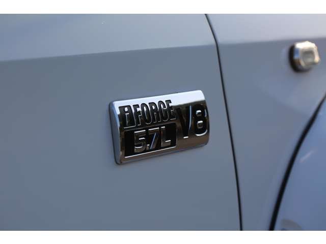 トヨタ　タンドラ　クルーマックスＳＲ５入庫しました！カスタム多数の１台です！オーバーフェンダー　ローダウン　ＦＵＥＬ２０ＡＷ　ナビ　Ｂカメラ　唯一無二のスタイルです！お気軽にお問い合わせください！