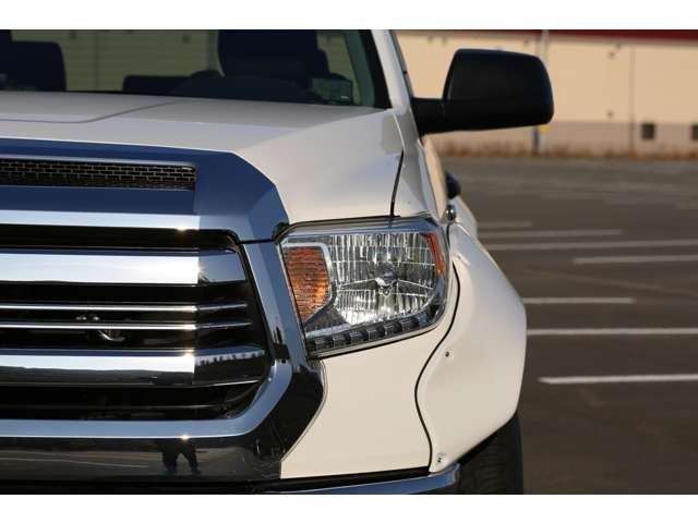 トヨタ　タンドラ　クルーマックスＳＲ５入庫しました！カスタム多数の１台です！オーバーフェンダー　ローダウン　ＦＵＥＬ２０ＡＷ　ナビ　Ｂカメラ　唯一無二のスタイルです！お気軽にお問い合わせください！