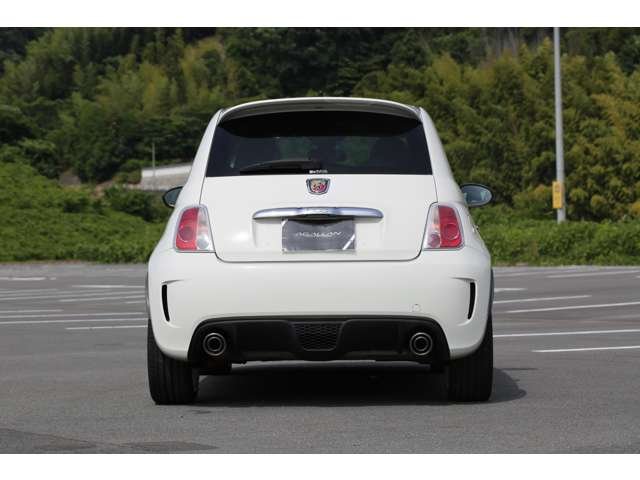 アバルト５００　入庫しました！　５速ミッション　スロットルコントローラー　Ｂｌｕｅｔｏｏｔｈ接続可能　ＥＴＣ　ＯＺ１７インチアルミホイール　シートローダウン　お気軽にお問い合わせください！