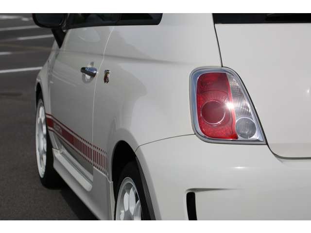 アバルト５００　入庫しました！　５速ミッション　スロットルコントローラー　Ｂｌｕｅｔｏｏｔｈ接続可能　ＥＴＣ　ＯＺ１７インチアルミホイール　シートローダウン　お気軽にお問い合わせください！