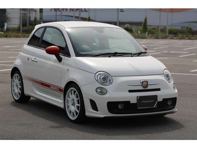 アバルト５００　入庫しました！　５速ミッション　スロットルコントローラー　Ｂｌｕｅｔｏｏｔｈ接続可能　ＥＴＣ　ＯＺ１７インチアルミホイール　シートローダウン　お気軽にお問い合わせください！