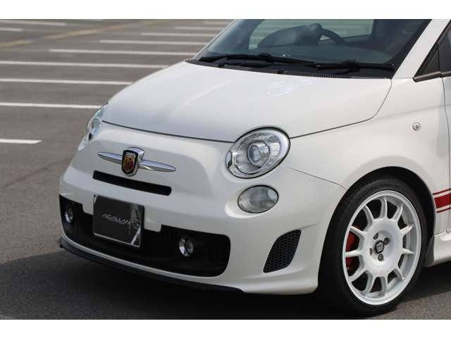 アバルト５００　入庫しました！　５速ミッション　スロットルコントローラー　Ｂｌｕｅｔｏｏｔｈ接続可能　ＥＴＣ　ＯＺ１７インチアルミホイール　シートローダウン　お気軽にお問い合わせください！