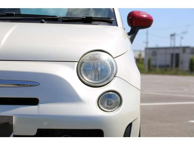 アバルト５００入庫しました！　５速ミッション　赤革シート　純正オーディオ　ステアリングリモコン　純正ホイール　マニュアル操作で楽しいお車です！お気軽にお問い合わせください！