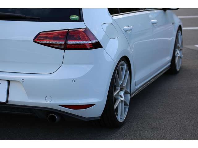 ゴルフＧＴＩ入庫しました！ワンオーナー　ＡＶＡＮＧＡＲＤＥ１９インチＡＷ　ＸＹＺ車高調　スマートキー２個　ナビ　ＴＶ　バックカメラ　社外ブースト計　お気軽にお問い合わせください！