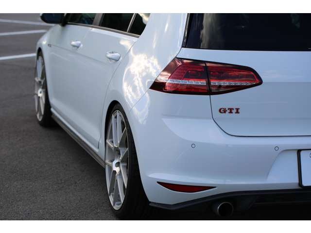 ゴルフＧＴＩ入庫しました！ワンオーナー　ＡＶＡＮＧＡＲＤＥ１９インチＡＷ　ＸＹＺ車高調　スマートキー２個　ナビ　ＴＶ　バックカメラ　社外ブースト計　お気軽にお問い合わせください！