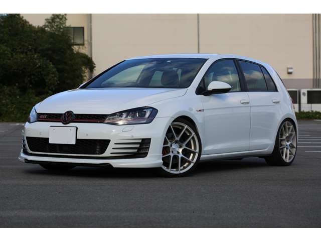 ゴルフＧＴＩ入庫しました！ワンオーナー　ＡＶＡＮＧＡＲＤＥ１９インチＡＷ　ＸＹＺ車高調　スマートキー２個　ナビ　ＴＶ　バックカメラ　社外ブースト計　お気軽にお問い合わせください！