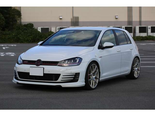 ゴルフＧＴＩ入庫しました！ワンオーナー　ＡＶＡＮＧＡＲＤＥ１９インチＡＷ　ＸＹＺ車高調　スマートキー２個　ナビ　ＴＶ　バックカメラ　社外ブースト計　お気軽にお問い合わせください！