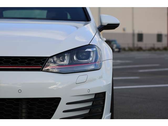 ゴルフＧＴＩ入庫しました！ワンオーナー　ＡＶＡＮＧＡＲＤＥ１９インチＡＷ　ＸＹＺ車高調　スマートキー２個　ナビ　ＴＶ　バックカメラ　社外ブースト計　お気軽にお問い合わせください！