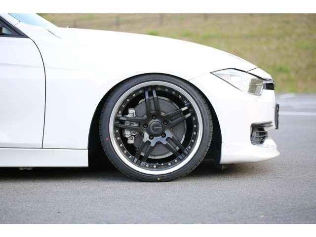 ＢＭＷ　３２８ｉ　入庫しました！ＴＥＩＮ車高調　ＡＣシュニッツァーフロントスポイラー　ナビ　ＴＶ　バックカメラ　ＥＴＣ　スマートキー　レザーシート　装備充実です！お気軽にお問い合わせください！