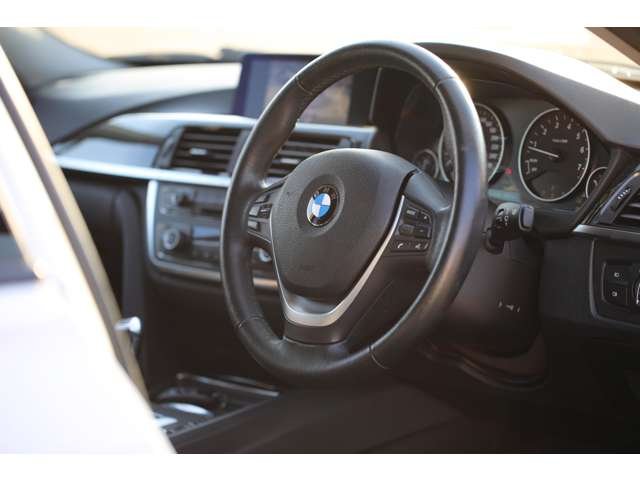 ＢＭＷ　３２８ｉ　入庫しました！ＴＥＩＮ車高調　ＡＣシュニッツァーフロントスポイラー　ナビ　ＴＶ　バックカメラ　ＥＴＣ　スマートキー　レザーシート　装備充実です！お気軽にお問い合わせください！