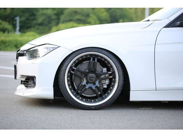 ＢＭＷ　３２８ｉ　入庫しました！ＴＥＩＮ車高調　ＡＣシュニッツァーフロントスポイラー　ナビ　ＴＶ　バックカメラ　ＥＴＣ　スマートキー　レザーシート　装備充実です！お気軽にお問い合わせください！