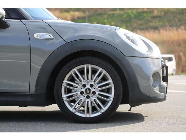 ＭＩＮＩクーパーＳＤ入庫しました！　ナビ　ＴＶ　バックカメラ　スマートキー　エンジンプッシュスタート　おしゃれなグレーツートンです！お気軽にお問い合わせください！