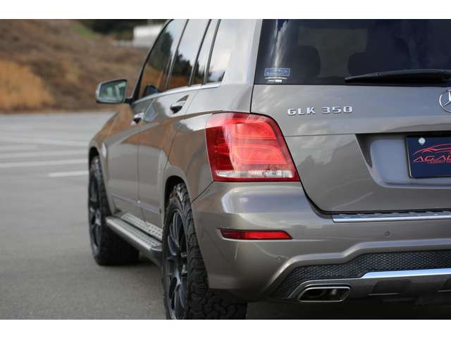 ＧＬＫ３５０　入庫しました！お洒落なブラウンカラーです！社外ＡＷとオールテレーンタイヤでアウトドアな雰囲気に仕上がってます！お気軽にお問い合わせください！