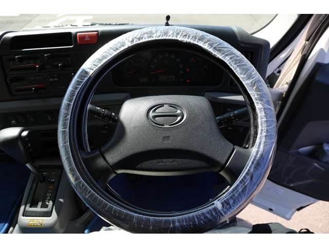 リエッセＩＩベースのＲＶビックフット　ＡＣＳ　エテルノオクタービアＭ　入庫です。サブバッテリーはＡＧＭからリチウムイオンに換装してます。低走行で使用感の少ない車両です！お気軽にお問い合わせください！