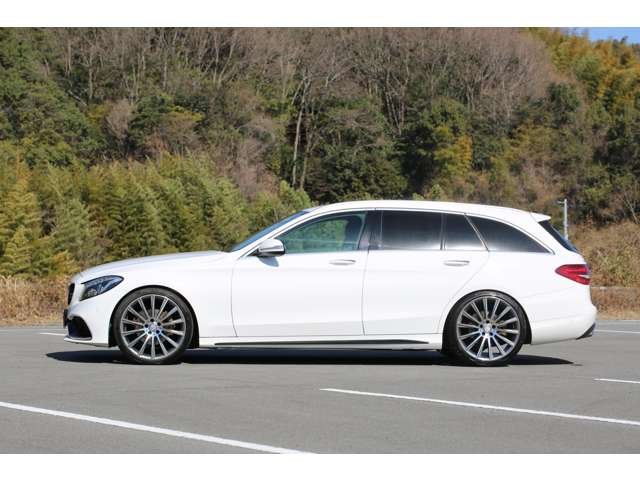 Ｃ６３ルックエアロ　２０ＡＷ　ダウンサス　純正ナビ　バックカメラ　ＥＴＣ　Ｂｌｕｅｔｏｏｔｈ接続　パワーバックドア　程よくカスタムされた１台です！お気軽にお問い合わせください！