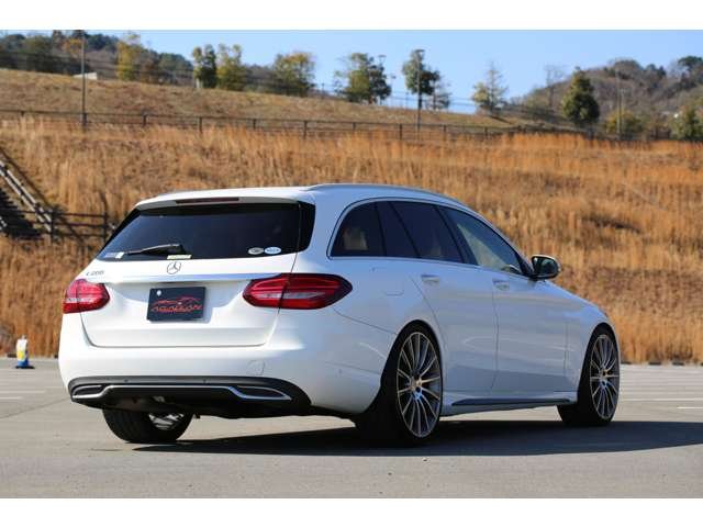 Ｃ６３ルックエアロ　２０ＡＷ　ダウンサス　純正ナビ　バックカメラ　ＥＴＣ　Ｂｌｕｅｔｏｏｔｈ接続　パワーバックドア　程よくカスタムされた１台です！お気軽にお問い合わせください！