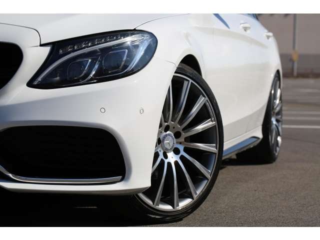 Ｃ６３ルックエアロ　２０ＡＷ　ダウンサス　純正ナビ　バックカメラ　ＥＴＣ　Ｂｌｕｅｔｏｏｔｈ接続　パワーバックドア　程よくカスタムされた１台です！お気軽にお問い合わせください！