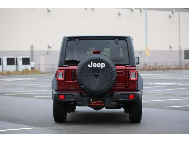 ジープ　ラングラーアンリミテッド　限定車　限定カラースナッズベリー　Ｂｌｕｅｔｏｏｔｈ接続　バックカメラ　ブラインドスポットモニター　お気軽にお問い合わせください！