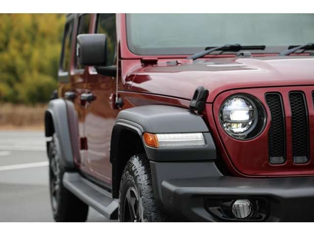 ジープ　ラングラーアンリミテッド　限定車　限定カラースナッズベリー　Ｂｌｕｅｔｏｏｔｈ接続　バックカメラ　ブラインドスポットモニター　お気軽にお問い合わせください！