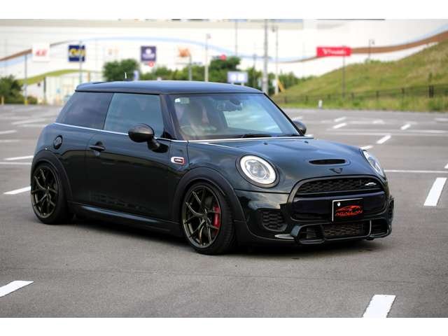 MINIジョンクーパーワークス　６MT　BC車高調　TITAN7ホイール　スーパースプリントマフラー　レースチップ　カスタム多数の１台です！お気軽にお問い合わせください！