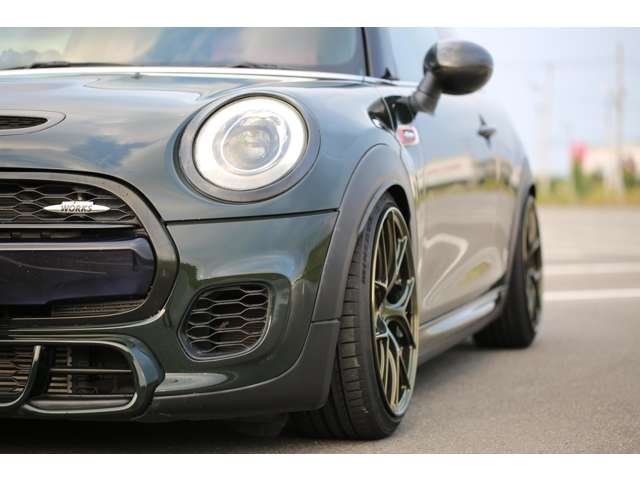 MINIジョンクーパーワークス　６MT　BC車高調　TITAN7ホイール　スーパースプリントマフラー　レースチップ　カスタム多数の１台です！お気軽にお問い合わせください！