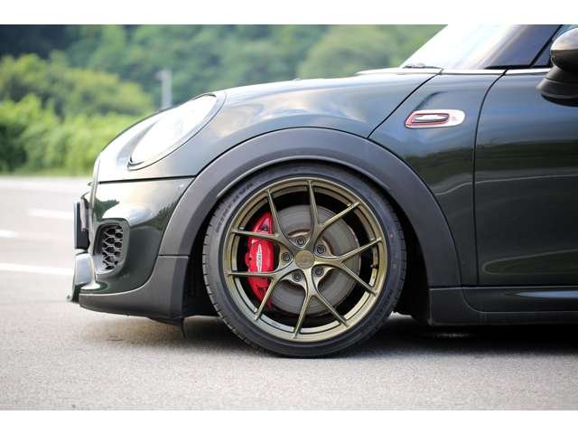 MINIジョンクーパーワークス　６MT　BC車高調　TITAN7ホイール　スーパースプリントマフラー　レースチップ　カスタム多数の１台です！お気軽にお問い合わせください！