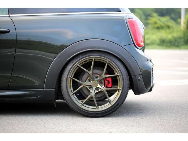 MINIジョンクーパーワークス　６MT　BC車高調　TITAN7ホイール　スーパースプリントマフラー　レースチップ　カスタム多数の１台です！お気軽にお問い合わせください！