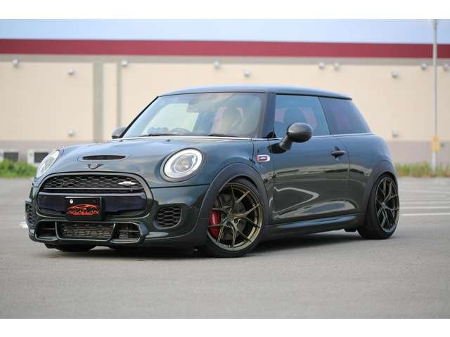MINIジョンクーパーワークス　６MT　BC車高調　TITAN7ホイール　スーパースプリントマフラー　レースチップ　カスタム多数の１台です！お気軽にお問い合わせください！