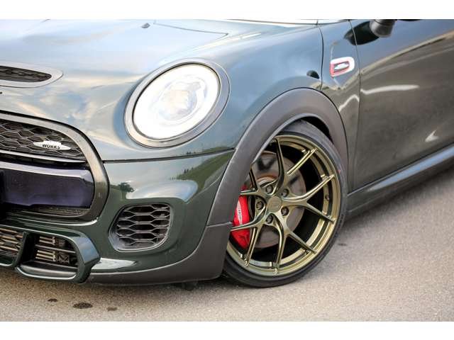 MINIジョンクーパーワークス　６MT　BC車高調　TITAN7ホイール　スーパースプリントマフラー　レースチップ　カスタム多数の１台です！お気軽にお問い合わせください！