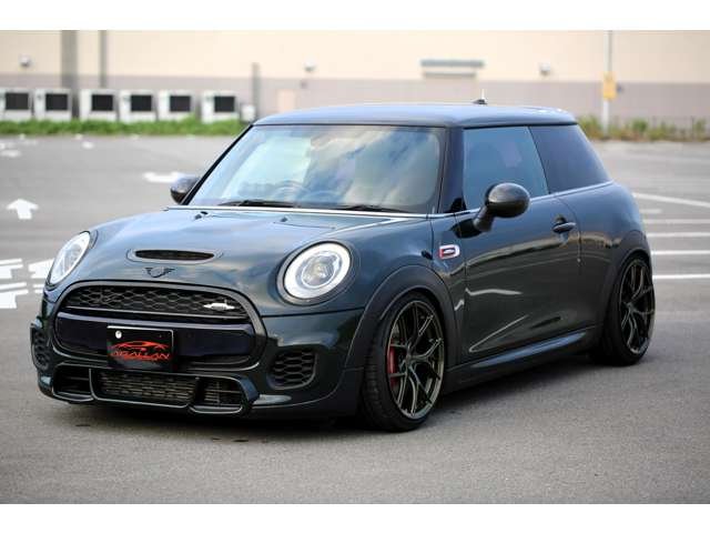 MINIジョンクーパーワークス　６MT　BC車高調　TITAN7ホイール　スーパースプリントマフラー　レースチップ　カスタム多数の１台です！お気軽にお問い合わせください！