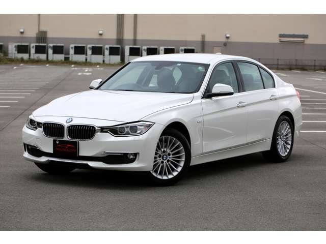 ＢＭＷ　３２０ｄブルーパフォーマンス　ラグジュアリー入庫しました！ディーゼルエンジン　ナビ　バックカメラ　ＥＴＣ　レザーシート　Ｂｌｕｅｔｏｏｔｈ接続　装備充実の１台です！お気軽にお問い合わせください