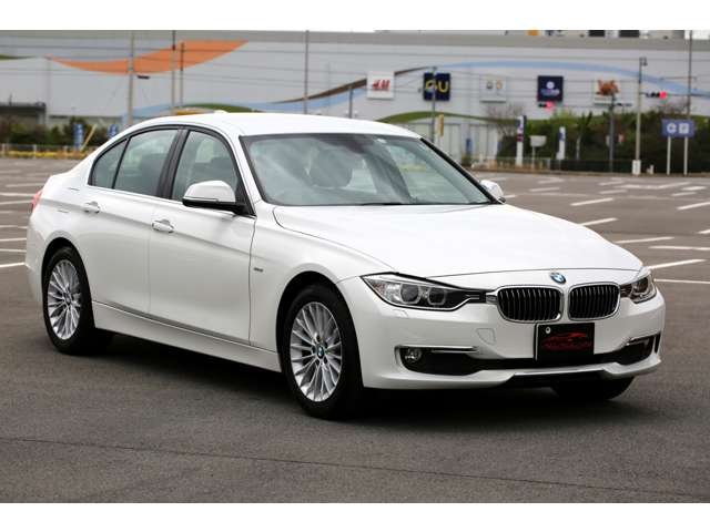 ＢＭＷ　３２０ｄブルーパフォーマンス　ラグジュアリー入庫しました！ディーゼルエンジン　ナビ　バックカメラ　ＥＴＣ　レザーシート　Ｂｌｕｅｔｏｏｔｈ接続　装備充実の１台です！お気軽にお問い合わせください