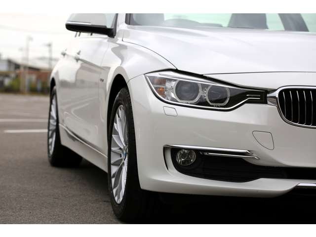 ＢＭＷ　３２０ｄブルーパフォーマンス　ラグジュアリー入庫しました！ディーゼルエンジン　ナビ　バックカメラ　ＥＴＣ　レザーシート　Ｂｌｕｅｔｏｏｔｈ接続　装備充実の１台です！お気軽にお問い合わせください