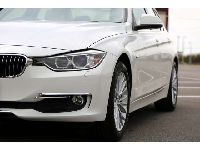 ＢＭＷ　３２０ｄブルーパフォーマンス　ラグジュアリー入庫しました！ディーゼルエンジン　ナビ　バックカメラ　ＥＴＣ　レザーシート　Ｂｌｕｅｔｏｏｔｈ接続　装備充実の１台です！お気軽にお問い合わせください