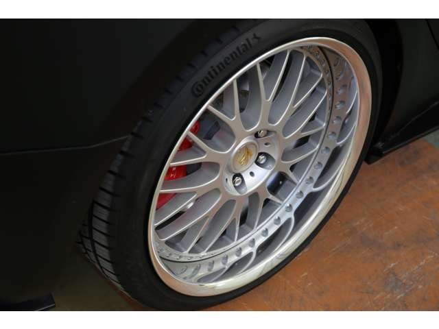 テスラモデル３　パフォーマンス　入庫しました。ＷＯＲＫ２０ＡＷ　ダウンサス　アーティシャンスピリッツエアロ　ＥＴＣ　３６０度カメラ　オートパイロット