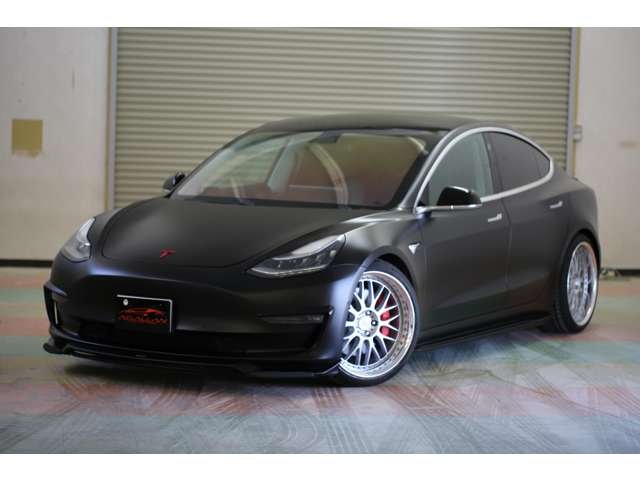 テスラモデル３　パフォーマンス　入庫しました。ＷＯＲＫ２０ＡＷ　ダウンサス　アーティシャンスピリッツエアロ　ＥＴＣ　３６０度カメラ　オートパイロット