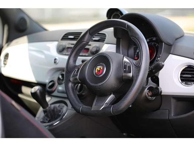 アバルト５００　５ＭＴ　入庫しました！マニュアルで走りの楽しいお車です！純正アルミホイール　ＥＴＣ　ＨＩＤ　ソリッドグレーがおしゃれです！お気軽にお問い合わせください！