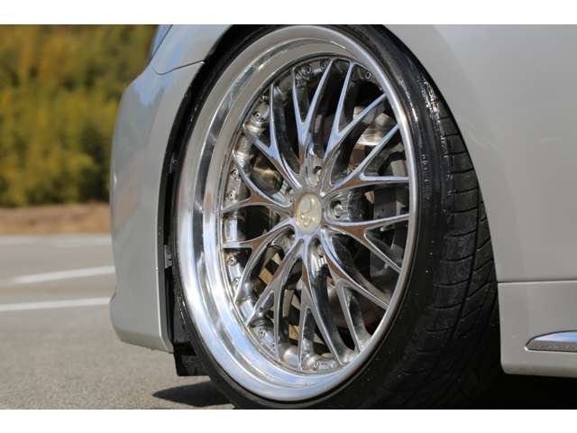 クラウンマジェスタ　Ｆバージョン　入庫しました！ラルグス車高調　ＷＯＲＫベルサリオ２０インチ　ナビ　ＴＶ　バックカメラ　ＥＴＣ　レザーシート　シートエアコン　装備充実の１台です！