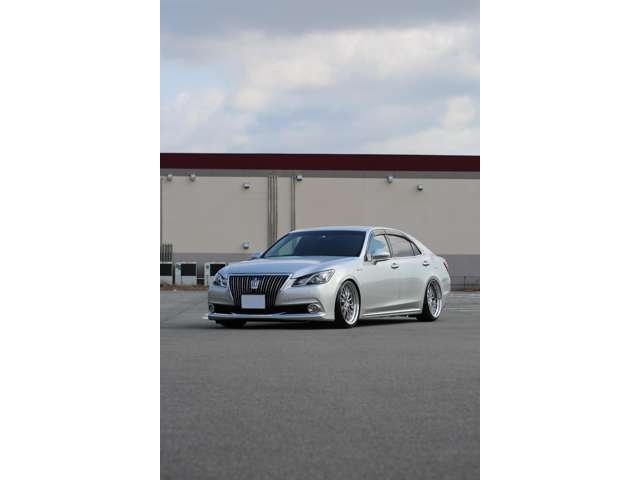 クラウンマジェスタ　Ｆバージョン　入庫しました！ラルグス車高調　ＷＯＲＫベルサリオ２０インチ　ナビ　ＴＶ　バックカメラ　ＥＴＣ　レザーシート　シートエアコン　装備充実の１台です！