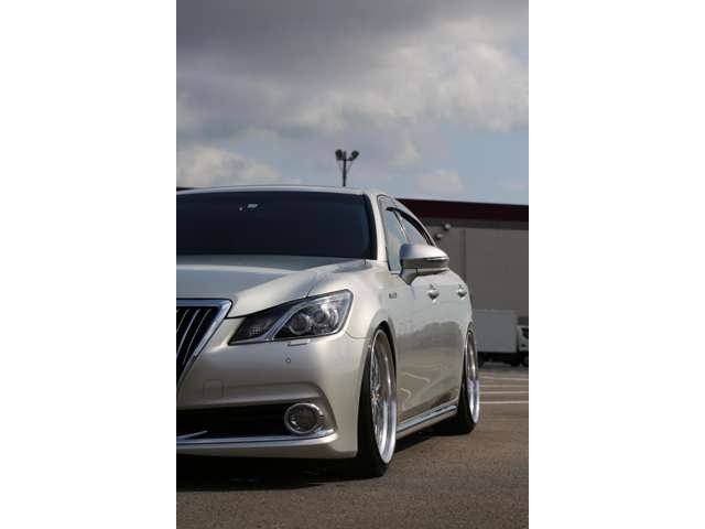 クラウンマジェスタ　Ｆバージョン　入庫しました！ラルグス車高調　ＷＯＲＫベルサリオ２０インチ　ナビ　ＴＶ　バックカメラ　ＥＴＣ　レザーシート　シートエアコン　装備充実の１台です！