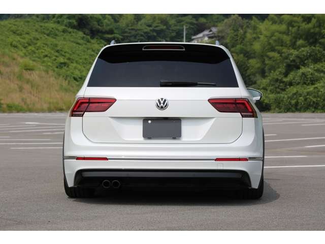 ティグアン　ＴＳＩ　Ｒライン　入庫しました！エアサス公認　Ｐｌｏｏｍエアサス　エアサスリモコン　ＵＳサイドマーカー　フロントナンバースムージング　かっこよく仕上がっております！