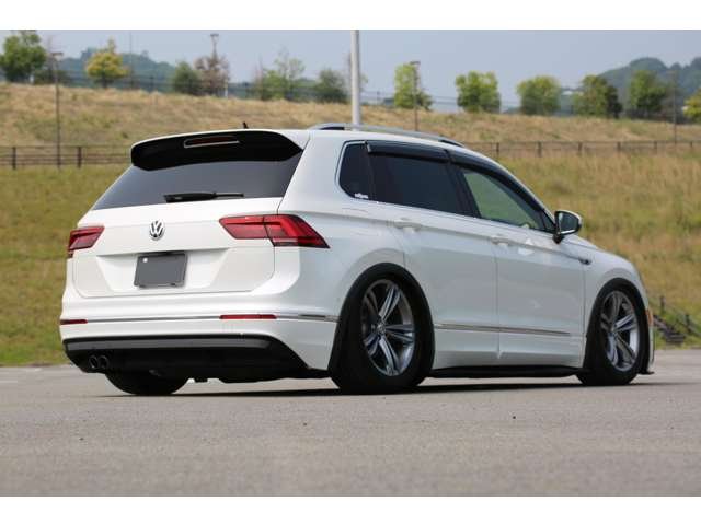 ティグアン　ＴＳＩ　Ｒライン　入庫しました！エアサス公認　Ｐｌｏｏｍエアサス　エアサスリモコン　ＵＳサイドマーカー　フロントナンバースムージング　かっこよく仕上がっております！