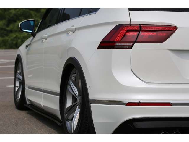 ティグアン　ＴＳＩ　Ｒライン　入庫しました！エアサス公認　Ｐｌｏｏｍエアサス　エアサスリモコン　ＵＳサイドマーカー　フロントナンバースムージング　かっこよく仕上がっております！