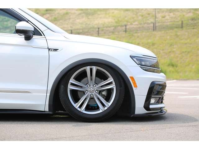 ティグアン　ＴＳＩ　Ｒライン　入庫しました！エアサス公認　Ｐｌｏｏｍエアサス　エアサスリモコン　ＵＳサイドマーカー　フロントナンバースムージング　かっこよく仕上がっております！