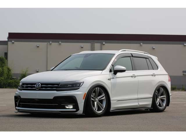 ティグアン　ＴＳＩ　Ｒライン　入庫しました！エアサス公認　Ｐｌｏｏｍエアサス　エアサスリモコン　ＵＳサイドマーカー　フロントナンバースムージング　かっこよく仕上がっております！