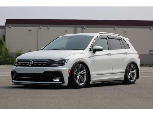 ティグアン　ＴＳＩ　Ｒライン　入庫しました！エアサス公認　Ｐｌｏｏｍエアサス　エアサスリモコン　ＵＳサイドマーカー　フロントナンバースムージング　かっこよく仕上がっております！