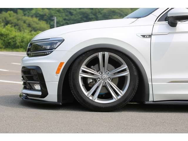 ティグアン　ＴＳＩ　Ｒライン　入庫しました！エアサス公認　Ｐｌｏｏｍエアサス　エアサスリモコン　ＵＳサイドマーカー　フロントナンバースムージング　かっこよく仕上がっております！