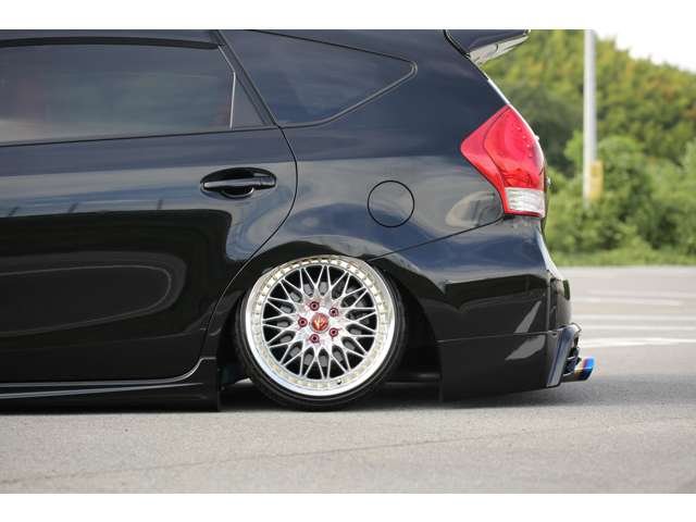 プリウスα　Ｓツーリングセレクション入庫しました！カスタム車両です！エアサス　ＷＯＲＫ　社外マフラー　社外ナビ　リアモニター　シートカバー　カスタム多数の１台です！お気軽にお問い合わせください！