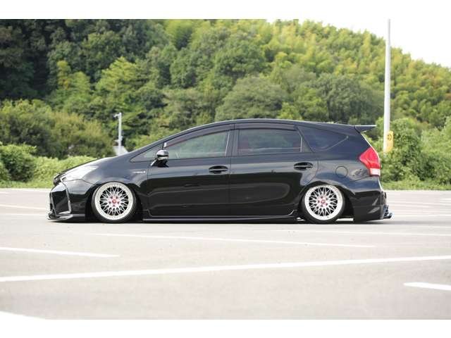 プリウスα　Ｓツーリングセレクション入庫しました！カスタム車両です！エアサス　ＷＯＲＫ　社外マフラー　社外ナビ　リアモニター　シートカバー　カスタム多数の１台です！お気軽にお問い合わせください！